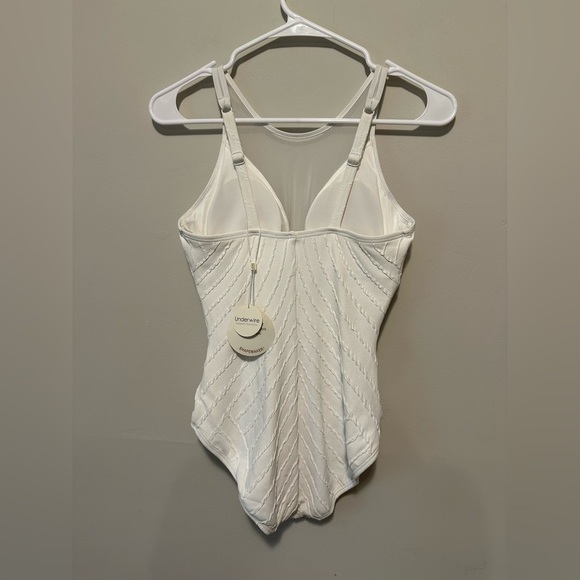 NWT Contours by Coco Reef High Neck One Piece Swimsuit Size 8 32 C Cup - Picture 6 of 11